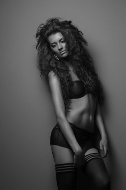 güzel uzun saçlı kadın iç çamaşırı muhteşem güzel seksi kadın