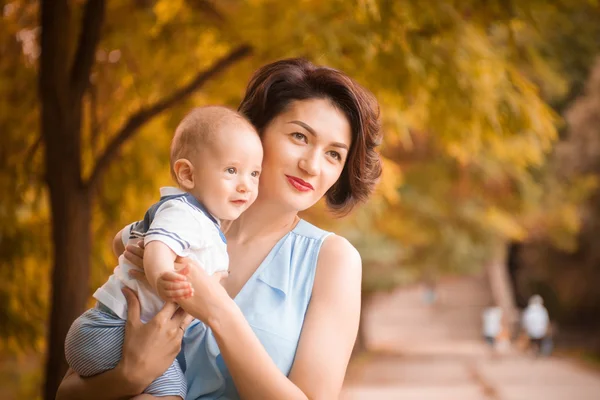 Young mother playing with little baby boy outdoors on a summer day — Stock Photo, Image