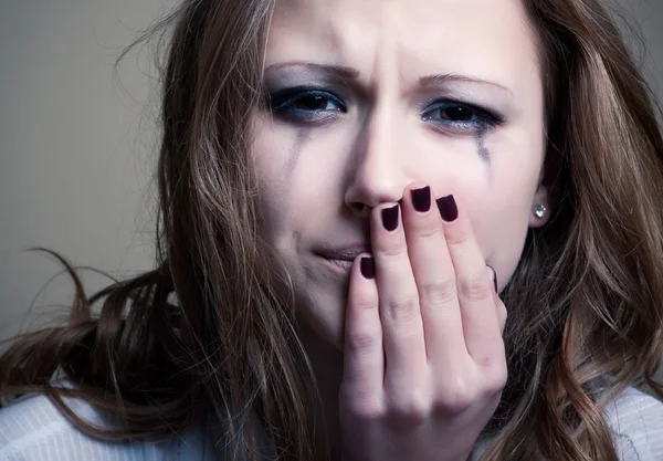 Llorando chica joven aislada — Foto de Stock