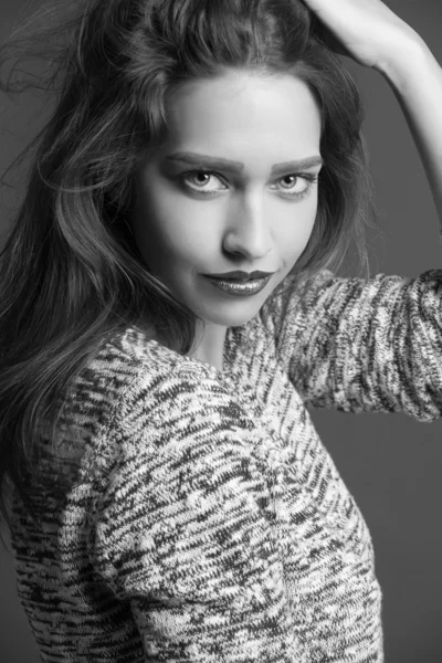 Portrait of an young girl with brown hair, studio shot — Stock Photo, Image