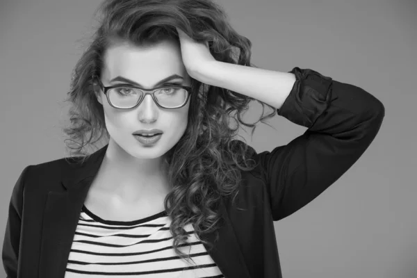 Gyönyörű fiatal nő, szemüveg közeli portréja — Stock Fotó