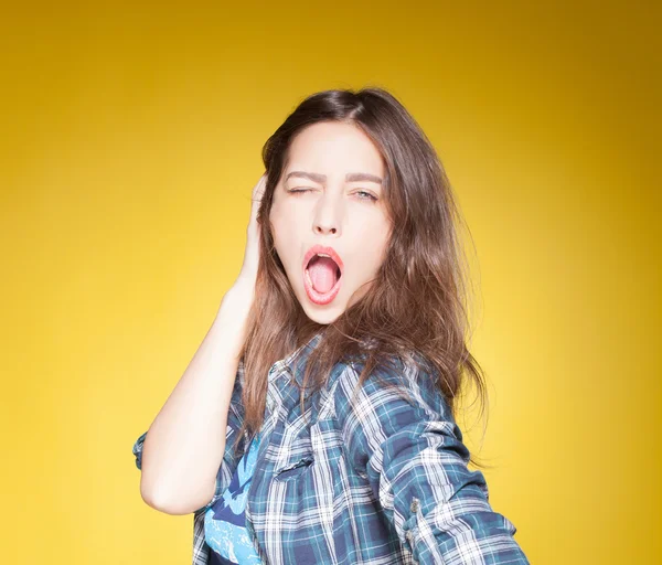 Young beautiful girl posing grimacing with chewing gum — Stock Photo, Image