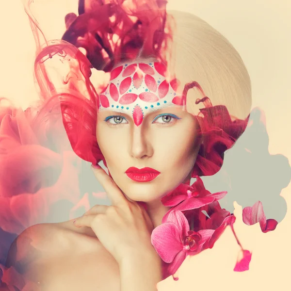 Creative shoot. Beautiful fashion woman With Conceptual Creative Makeup With Dispersion Effect — Stock Photo, Image