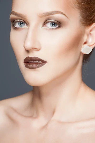 Close-up Portrait of a beautiful woman with creative make-up — Stock Photo, Image