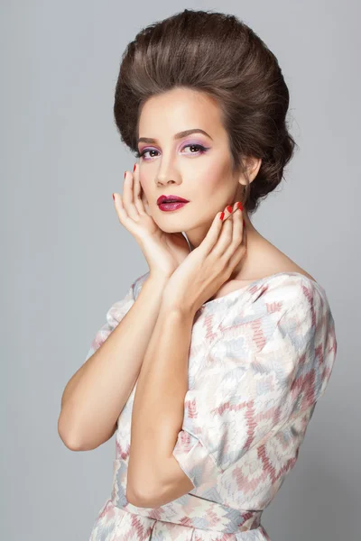 Old fashioned sexy woman in long dress with beautiful creative hairstyle — Stock Photo, Image