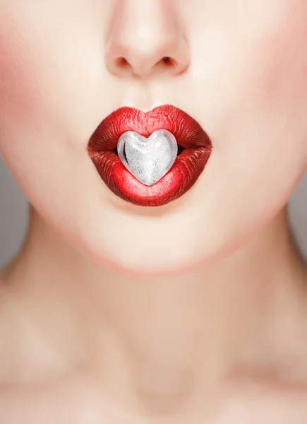 Macro labios glamour con poco corazón — Foto de Stock