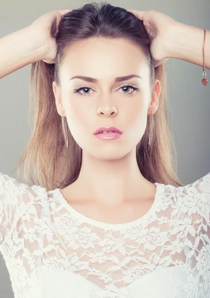 Beaux cheveux, portrait d'une jeune fille — Photo