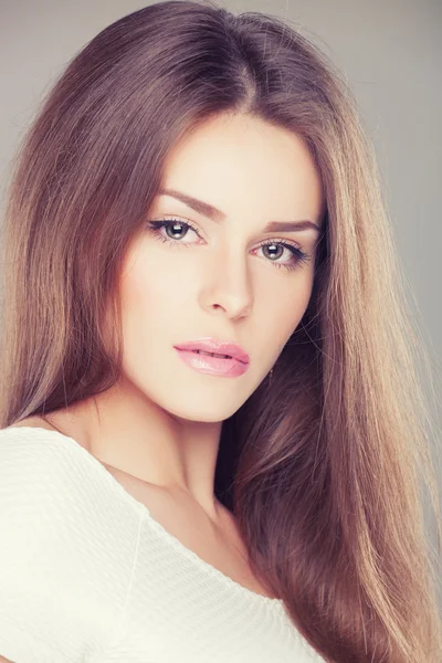 Beautiful hair, portrait of an young girl — Stock Photo, Image