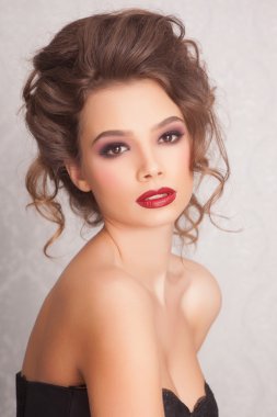 Seksi ve moda kadın kırmızı dudaklar ve moda hairsyle