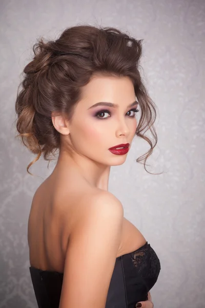 Sexy and fashion Woman with red lips and fashion hairsyle — Stock Photo, Image