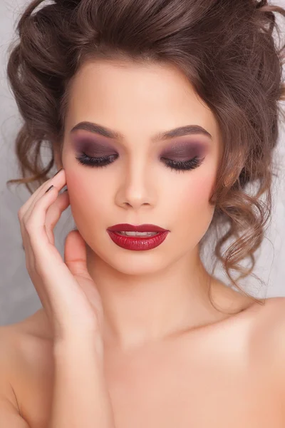 Sexy and fashion Woman with red lips and fashion hairsyle — Stock Photo, Image