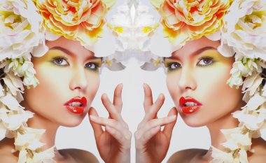 güzel ve çiçek çelenk ile kadın moda