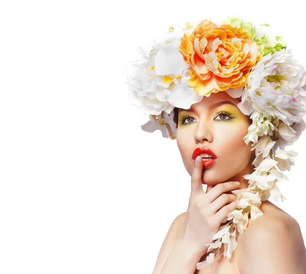 Beautiful and fashion woman with flower wreath — Stock Photo, Image