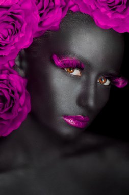Yakın çekim moda portre renk makyaj esmer kızla