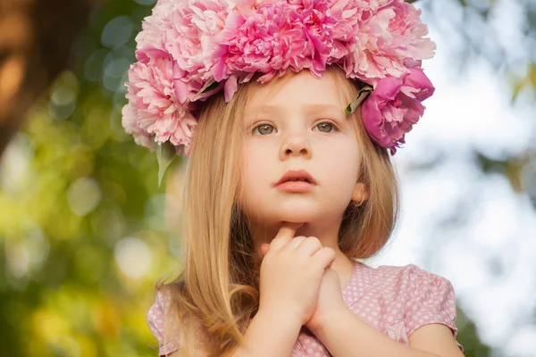 Beautiful baby girl with pink flowers outdoors. Little girl 2-3 year old — Stock Photo, Image