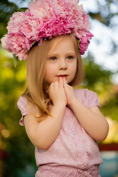 Beautiful baby girl with blonde  hair outdoors. Little girl 2-3 year old — Stock Photo, Image