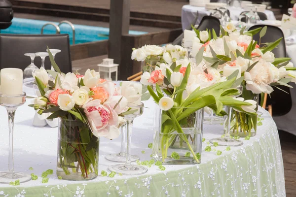 Conjunto de mesa para una fiesta de evento o recepción de boda — Foto de Stock