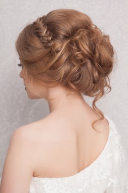 güzel ve çekici makyaj ve saç lüks iç ile moda gelin