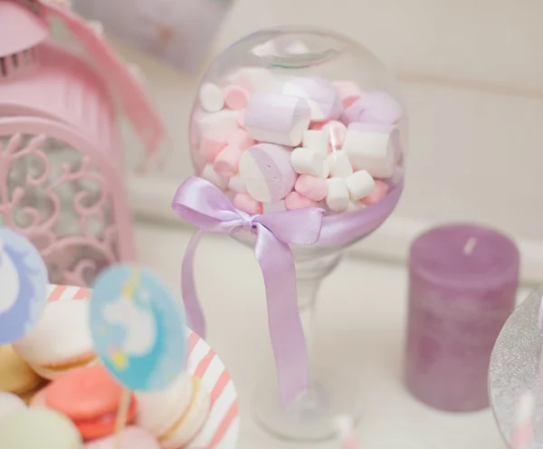 Barra de doces em cores pastel para o aniversário das crianças — Fotografia de Stock