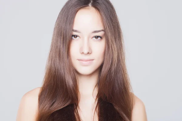 Cabelo bonito, mulher de moda com rosto bonito — Fotografia de Stock