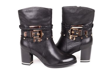 Modern şık kadınlar Studio, üzerinde beyaz izole atış botları