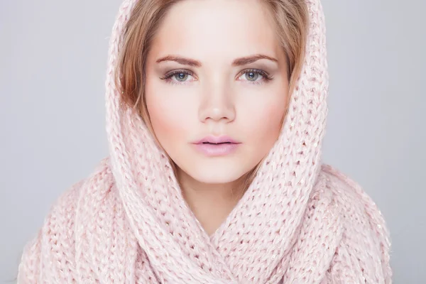 Reina de las Nieves, retrato creativo de cerca sobre blanco. sesión de estudio —  Fotos de Stock