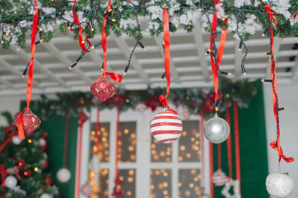 Casa decorada para la celebración de Navidad — Foto de Stock