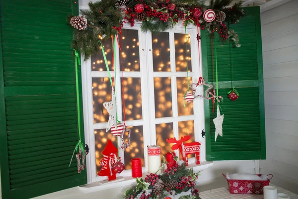 아름 답게 장식 된 크리스마스 인테리어입니다. 크리스마스 축 하를 하는 집 — 스톡 사진