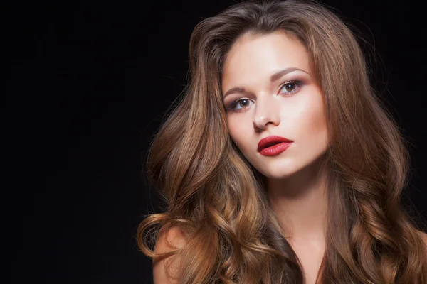 Hermoso pelo rubio rizado natural, retrato de una joven — Foto de Stock