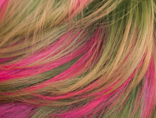 Capelli con ciocca multicolore. macro scatto — Foto Stock