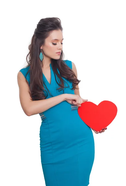 Aftelkalender voor Valentijnsdag. Mooie lachende vrouw met een geschenk in de vorm van hart in zijn handen — Stockfoto