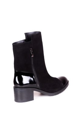 Studio, üzerinde beyaz izole atış şık deri çizmeler