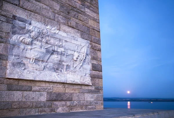 Çanakkale Şehitler Anıtı ayın doğuşu ile gece bir detay — Stok fotoğraf