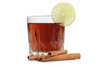 beyaz zemin üzerinde mulled şarap