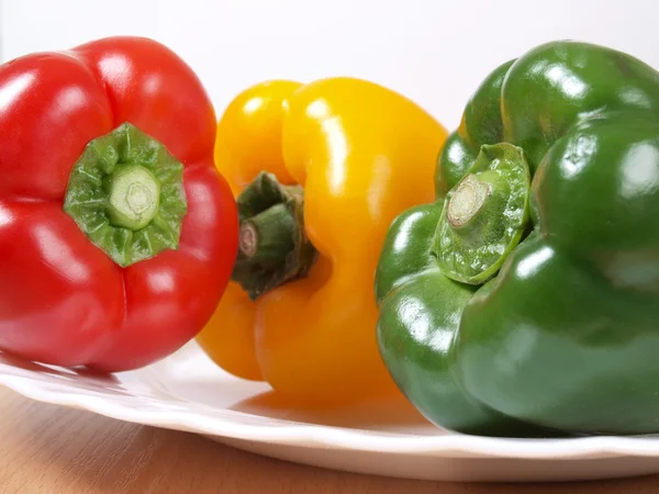 Pimientos en plato blanco — Foto de Stock