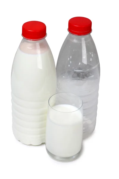 Koude melk in flessen — Stockfoto