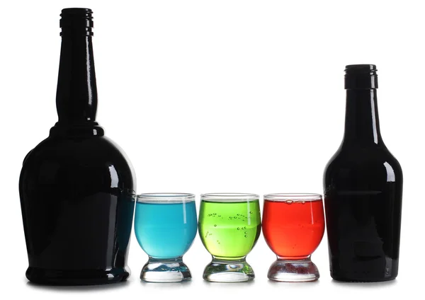 Cocktail in tazze e bottiglie — Foto Stock