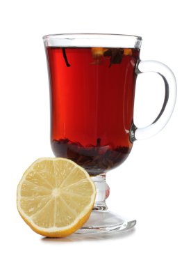 Çay beyaz beyaz zemin üzerine limon