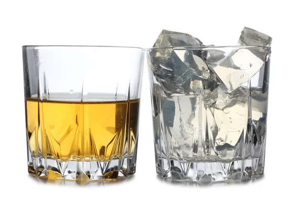 Whisky glas op witte achtergrond — Stockfoto