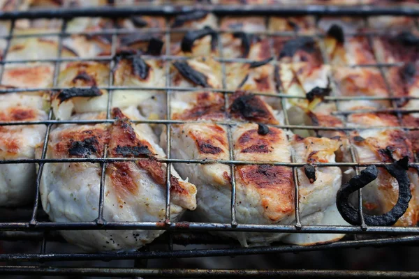 Čerstvé maso na grilu — Stock fotografie
