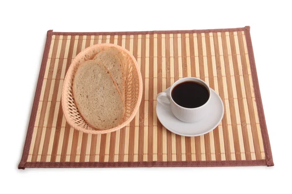 Copo e pão na mesa de madeira — Fotografia de Stock