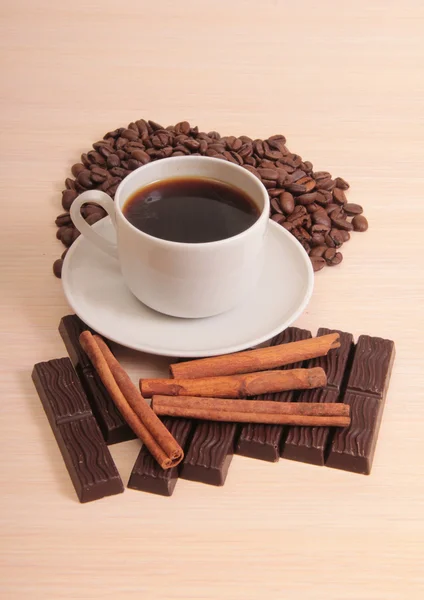 Mug and chocolate — Stock Photo, Image