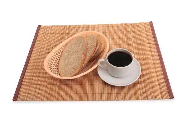 Pão e xícara de café na mesa — Fotografia de Stock