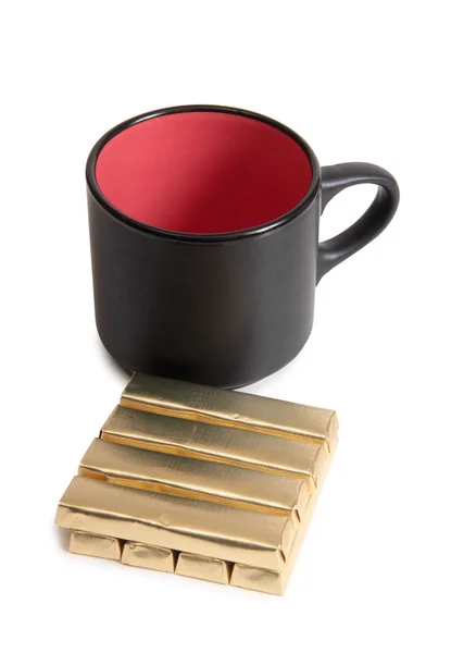 Kaffeetasse und Schokolade auf einem weißen — Stockfoto