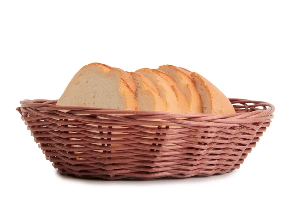 Pane in cesto di vimini su bianco — Foto Stock