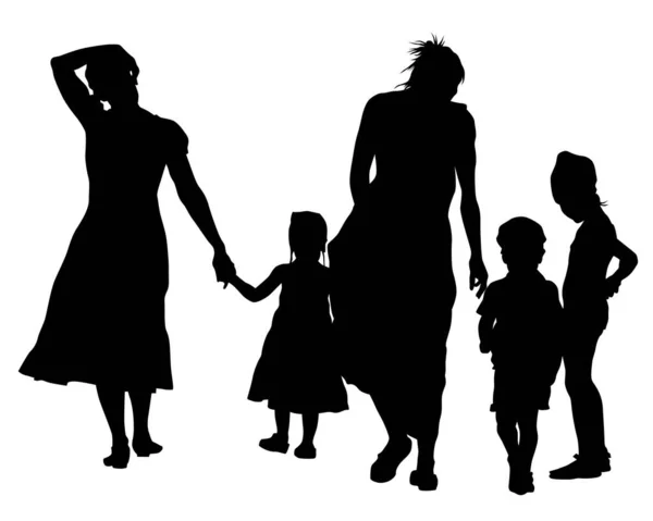 小さな子供が通りを歩いている家族 白い背景の人々の孤立したシルエット — ストックベクタ