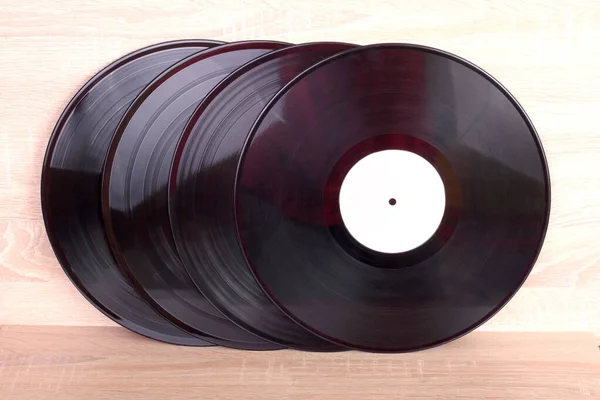 Ročníkové Vinylové Disky Dřevěném Pozadí — Stock fotografie