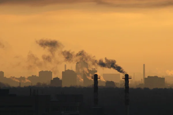 Industrial al atardecer cielo — Foto de Stock