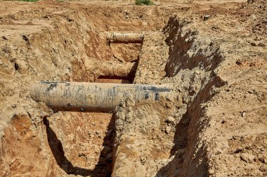 Su tedarik sisteminin yeniden inşası sırasında üç eski su borusu bulundu.
