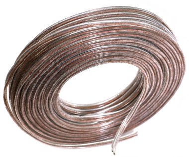 Sarmalanmış ses kablosunun öngörünümü beyaz üzerine izole edilmiş ambalajsız